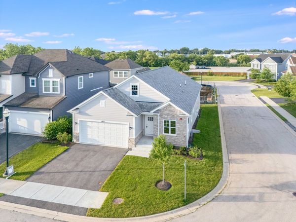1431 Somerset Place , Barrington, IL 60010