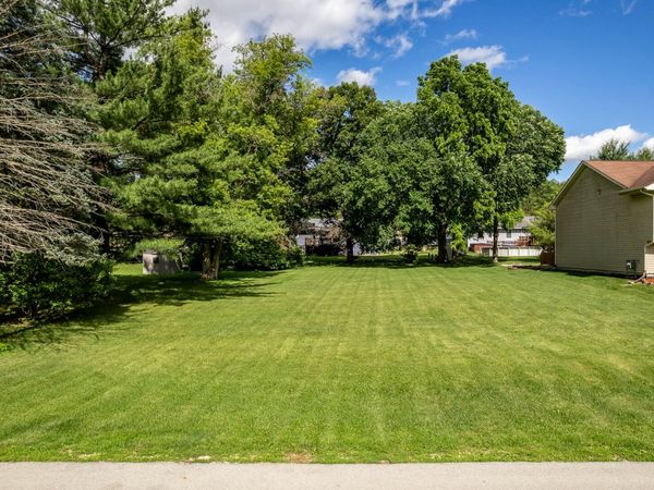 411 NE Staffordshire Drive SE, Poplar Grove, IL 61065