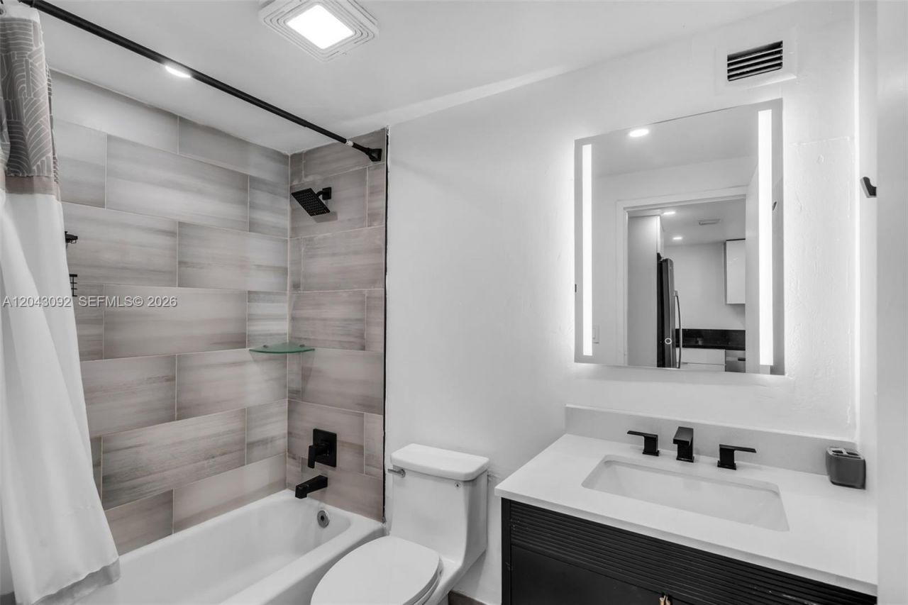 801 Brickell Bay Dr, Unit 669, Miami, FL 33131 Photo