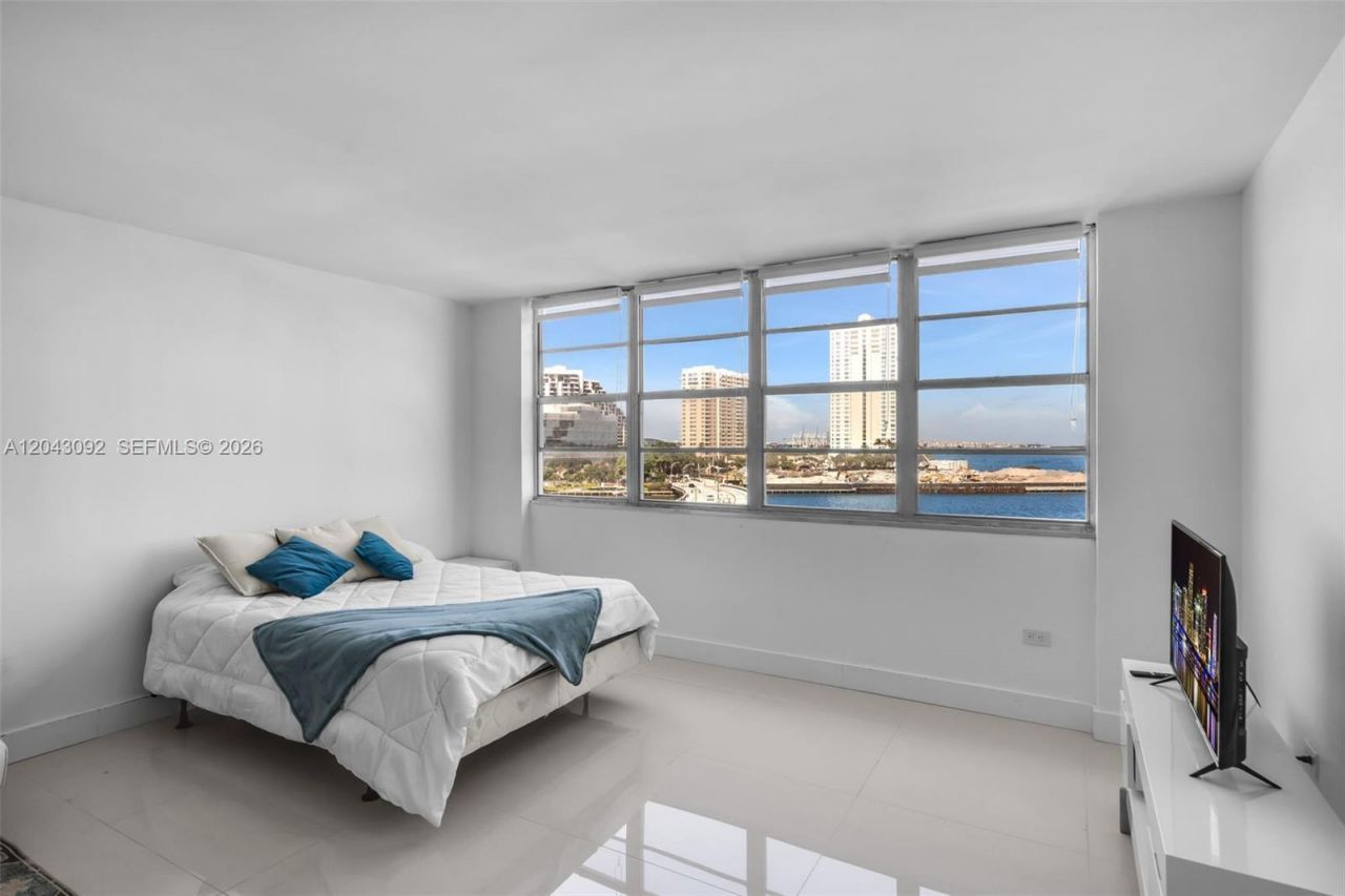 801 Brickell Bay Dr, Unit 669, Miami, FL 33131 Photo