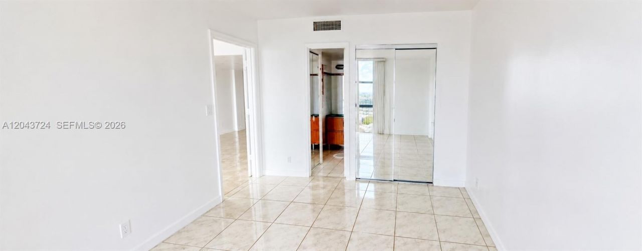 20335 W Country Club Dr , Unit 2210, Aventura, FL 33180 Photo
