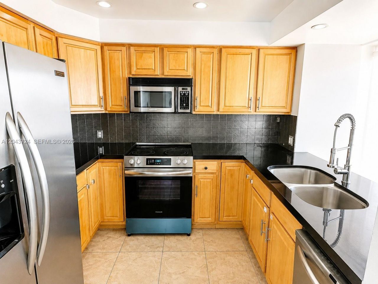 20335 W Country Club Dr , Unit 2210, Aventura, FL 33180 Photo