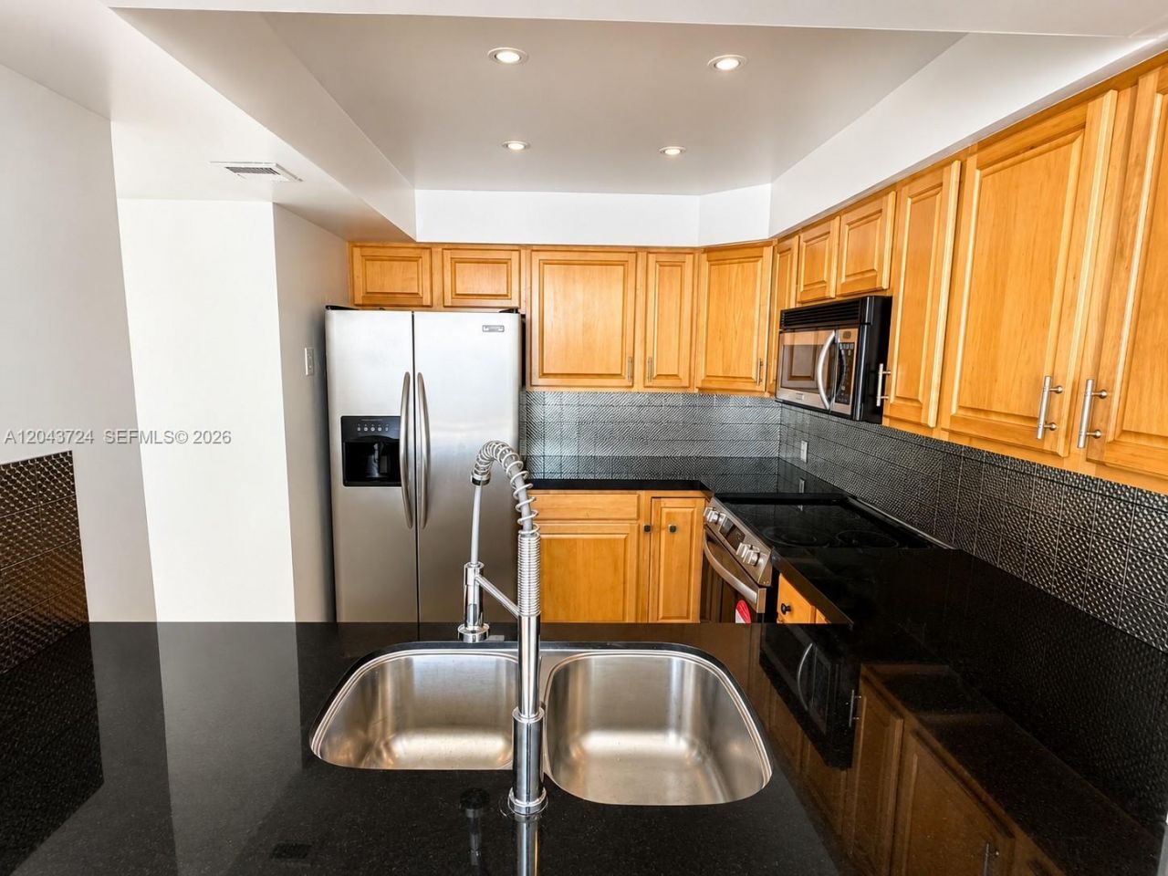 20335 W Country Club Dr , Unit 2210, Aventura, FL 33180 Photo