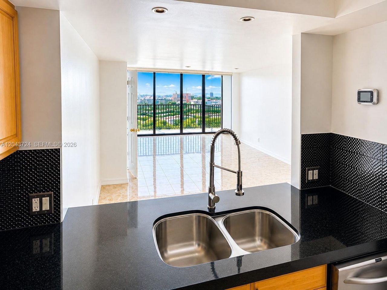 20335 W Country Club Dr , Unit 2210, Aventura, FL 33180 Photo