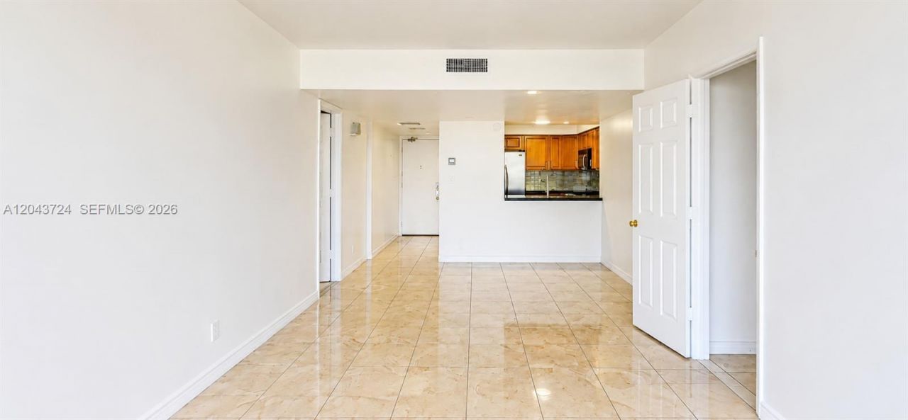 20335 W Country Club Dr , Unit 2210, Aventura, FL 33180 Photo