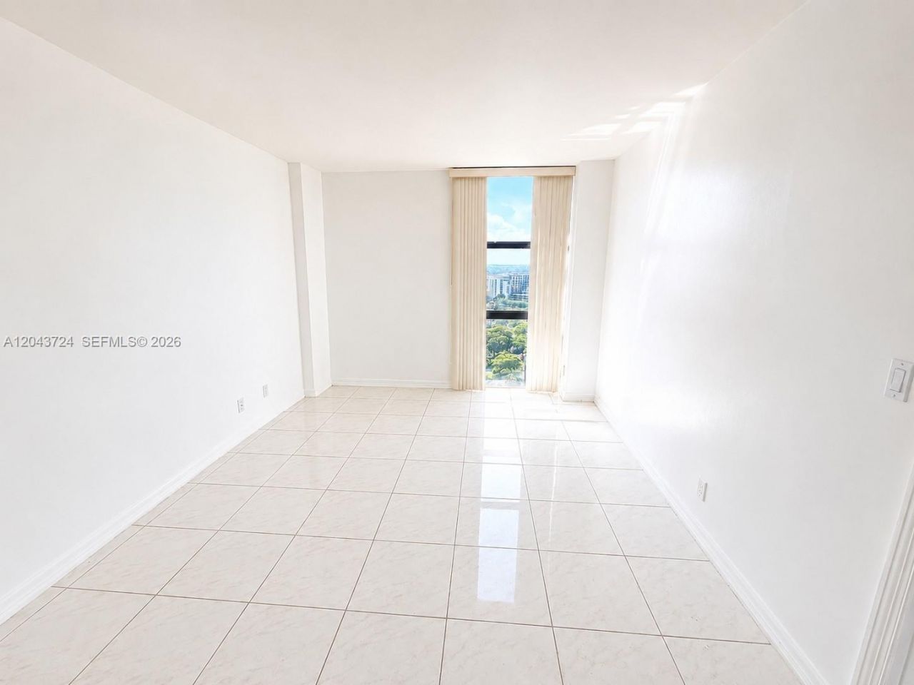 20335 W Country Club Dr , Unit 2210, Aventura, FL 33180 Photo