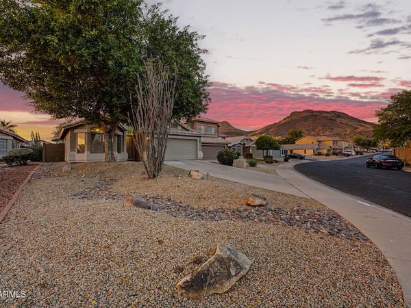 6458 W SADDLEHORN Road, Phoenix, AZ 85083