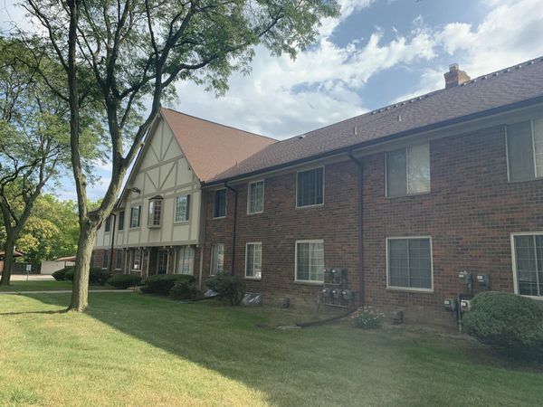 30220 Southfield Road, Unit 243, Southfield, MI 48076