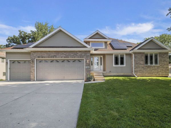 308 Skyland Way, Deerfield, WI 53531