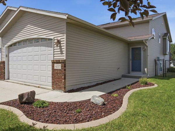 4237 39th Avenue S, Fargo, ND 58104