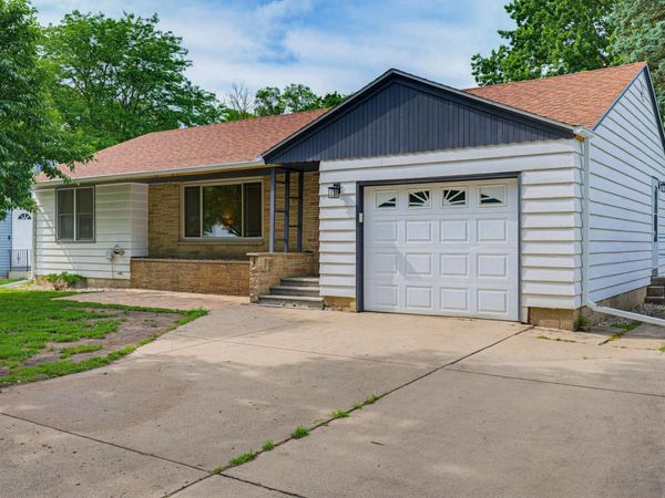 735 E 4th Street, Litchfield, MN 55355