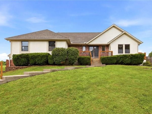 1008 NE Remington Court, Lee's Summit, MO 64086