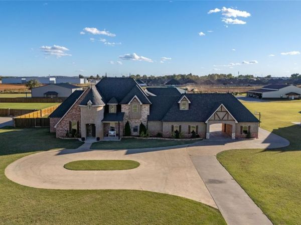 2700 E Lawter Road, Weatherford, OK 73096