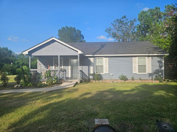 606 Trinity ST, Lockhart, TX 78644