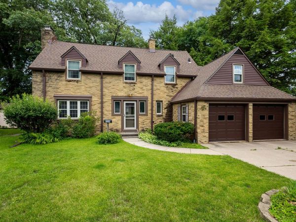 2310 16th Avenue , Moline, IL 61265