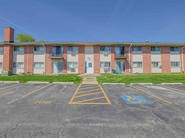 673 E Fullerton Avenue , Unit 105, Glendale Heights, IL 60139
