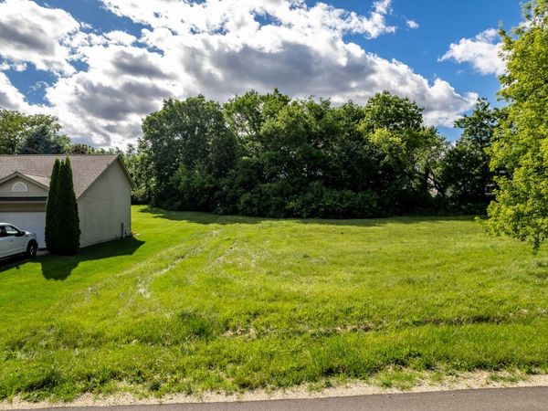 110 Heath Cliff Drive SE, Poplar Grove, IL 61065