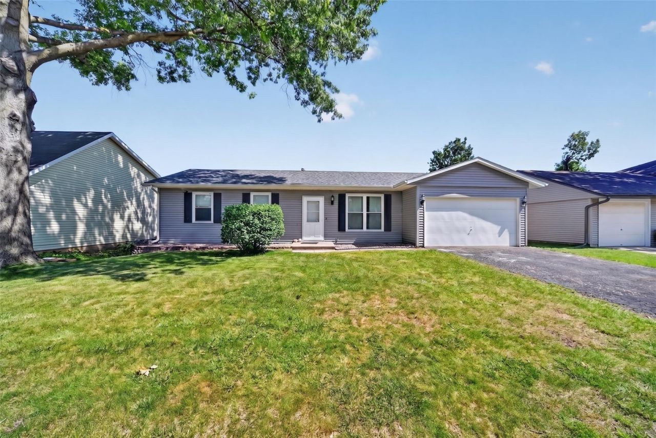 3904 Pine Wood Drive Ne, Cedar Rapids, IA 52402 Main Photo