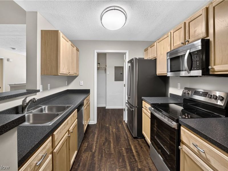 3324 Lenox Village Drive, Unit 222, Fairlawn, OH 44333 Photo 4