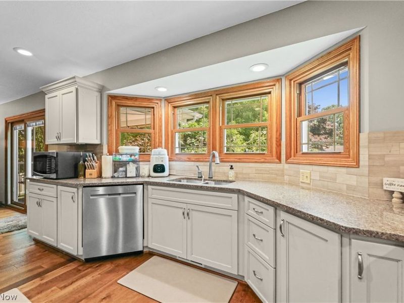 2732 Georgeanna Drive, Green, OH 44685 Photo 12