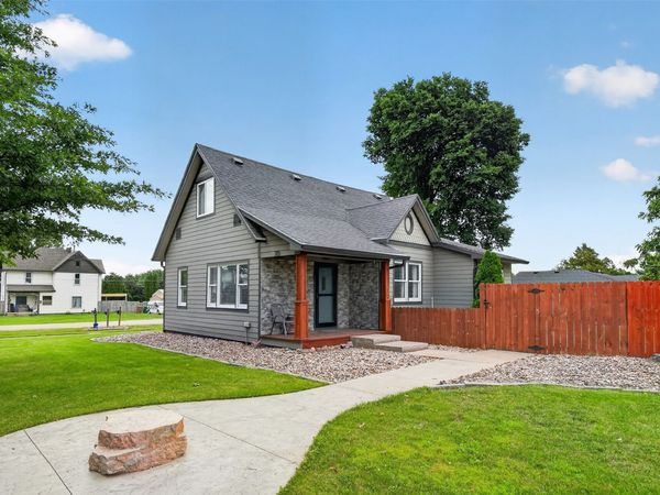 313 Oak Avenue NE, Mitchellville, IA 50169