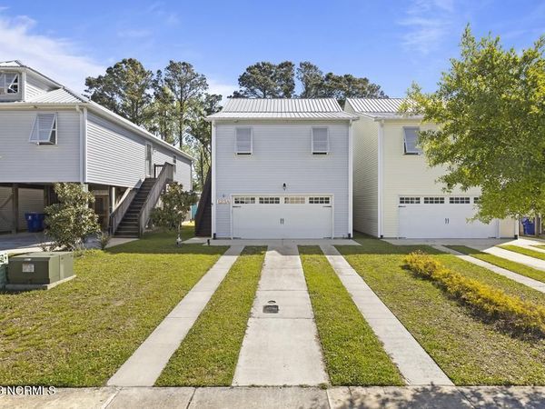 123 James Avenue, Surf City, NC 28445