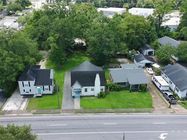2555 Dauphin Street, Mobile, AL 36606