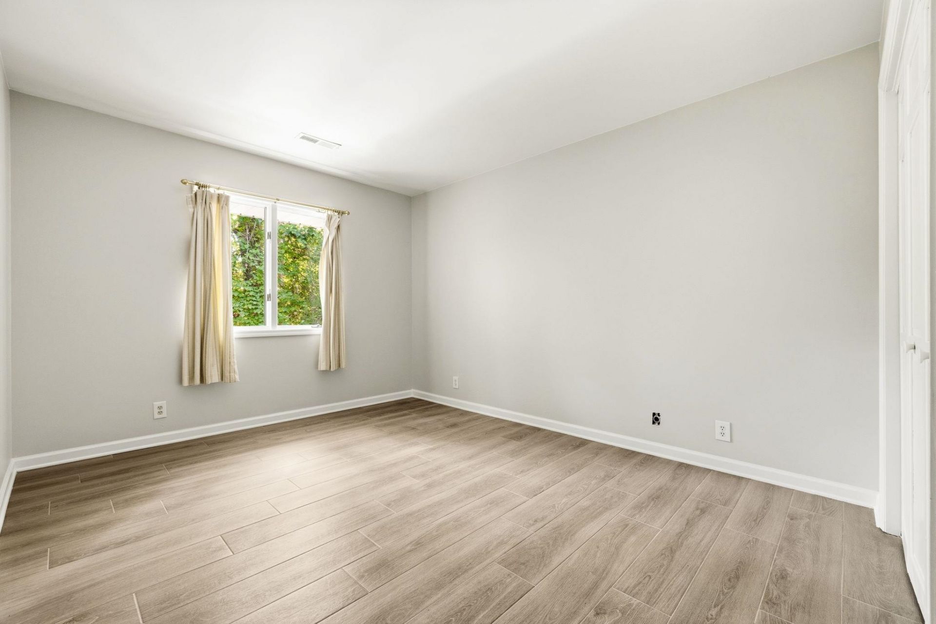 54 Bayberry Ln. Photo 24