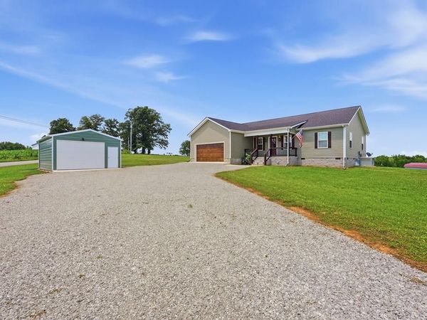 1767 Purvin Lollar Road, Sparta, TN 38583