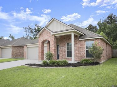 8278 Fairlane Dr, Denham Springs, LA 70726