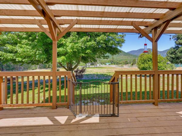 2072 E Evans Creek Road, Rogue River, OR 97537