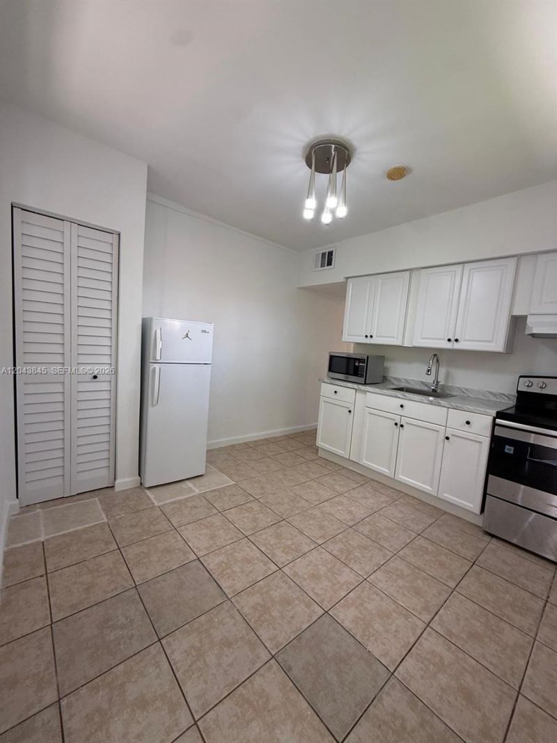 1301 NE 110th St , Unit 3, Miami, FL 33161 Photo
