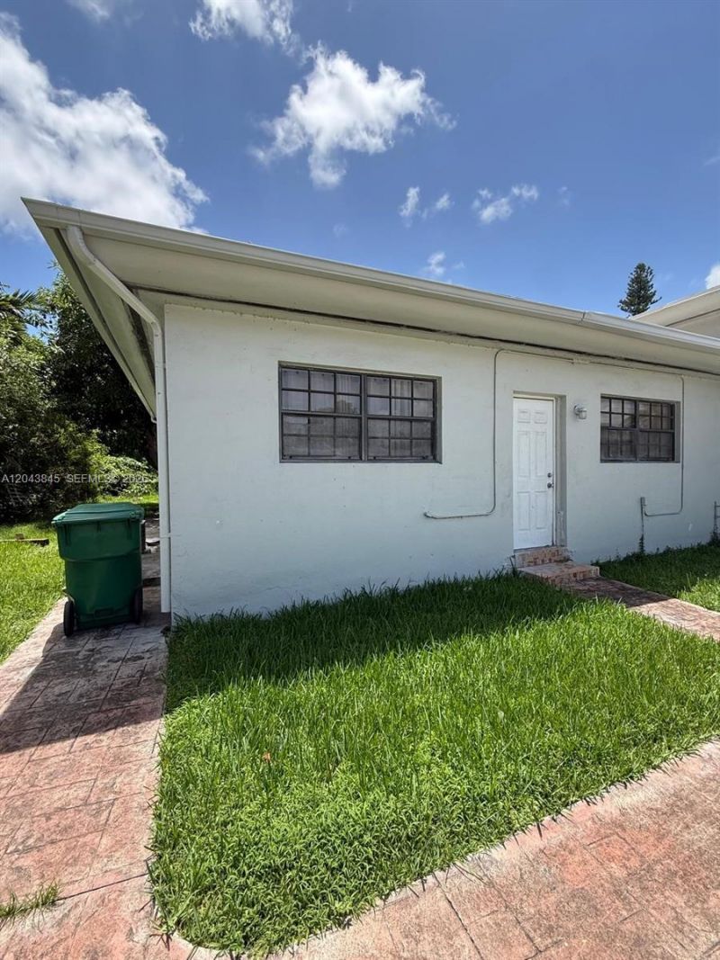 1301 NE 110th St , Unit 3, Miami, FL 33161 Photo