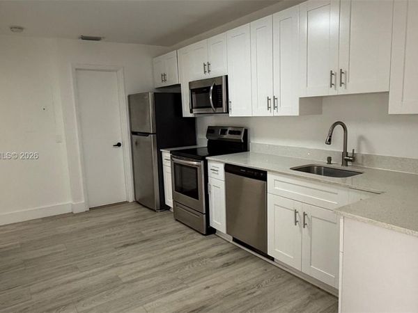 411 SE 10th St, Unit 3, Hallandale Beach, FL 33009