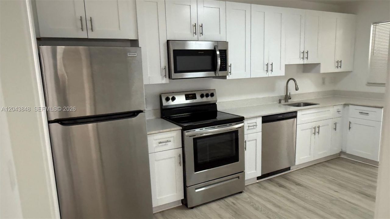 411 SE 10th St, Unit 3, Hallandale Beach, FL 33009 Photo