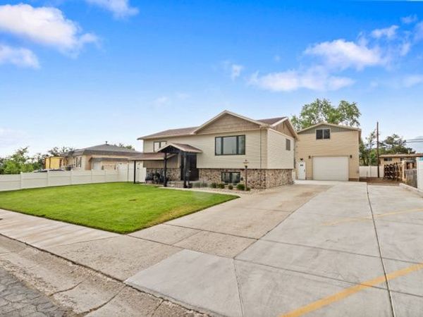 1027 E SERPENTINE WAY, White City, UT 84094