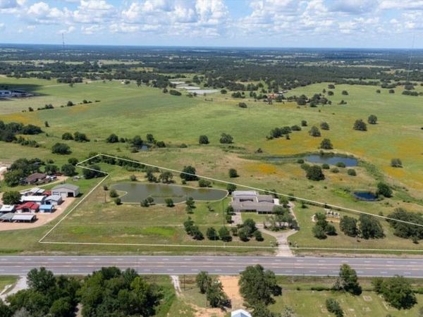 3345 E Austin ST, Giddings, TX 78942