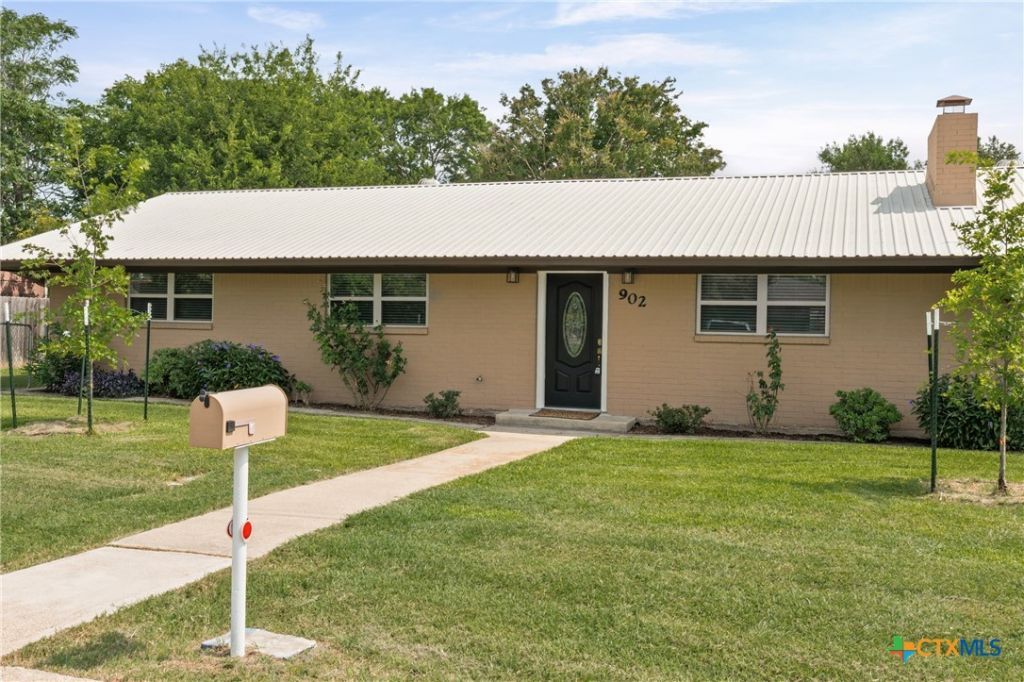 902 E Pam Street, Little River Academy, TX 76554 Main Photo