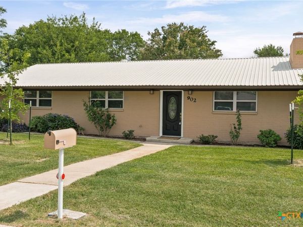902 E Pam Street, Little River Academy, TX 76554