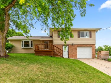 100 HILLSIDE Drive, MINDEN, IA 51553