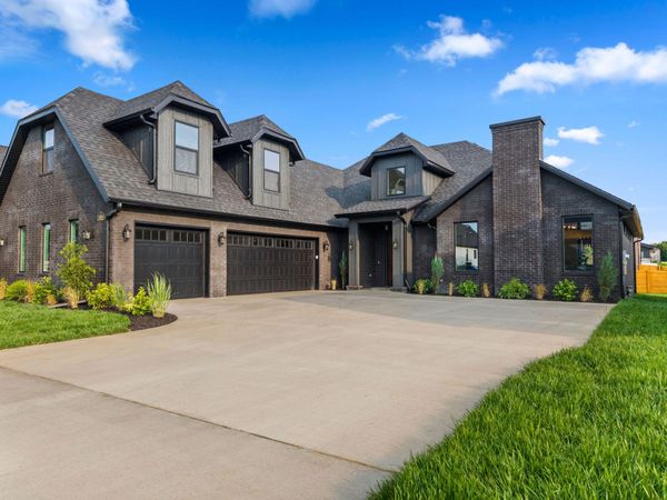 1834 E Skyline Avenue , Ozark, MO 65721
