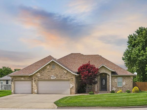 2009 E Warwick Drive , Ozark, MO 65721
