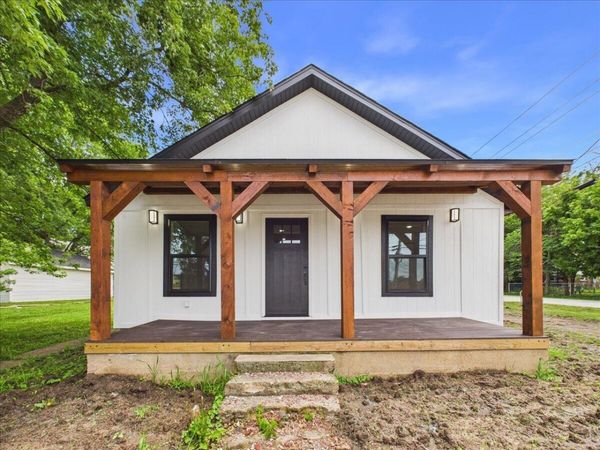 214 S Locust Street , Buffalo, MO 65622