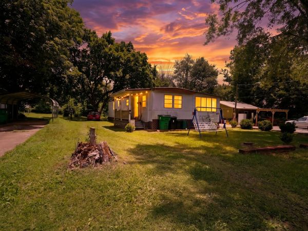 425 Monroe Street , Thayer, MO 65791