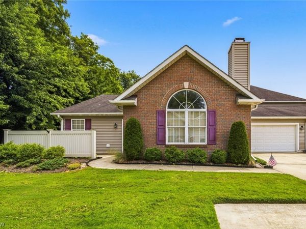 7576 Monterey Bay, Unit 5, Mentor on the Lake, OH 44060