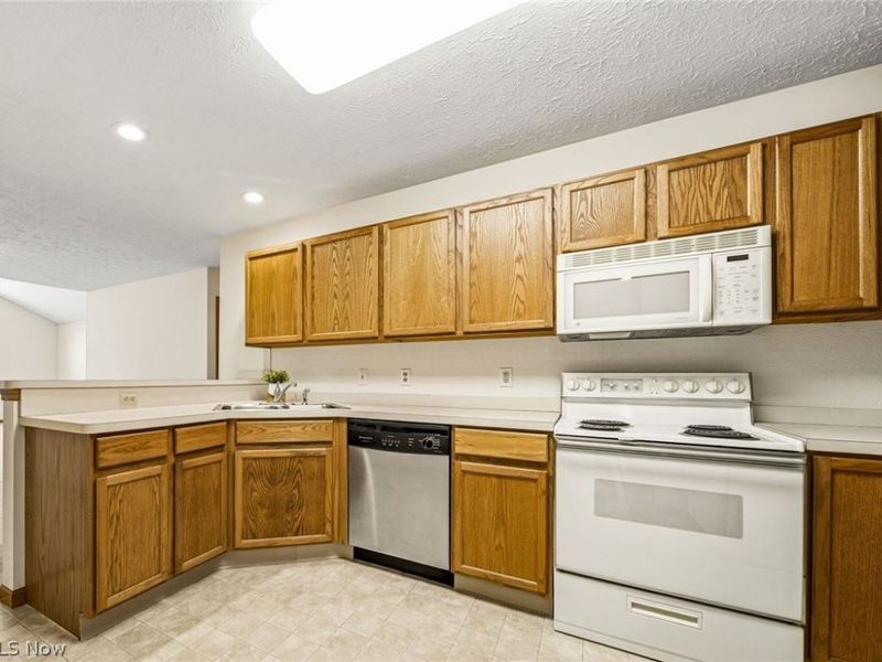7576 Monterey Bay Drive, Unit 5, Mentor on the Lake, OH 44060 Photo 16