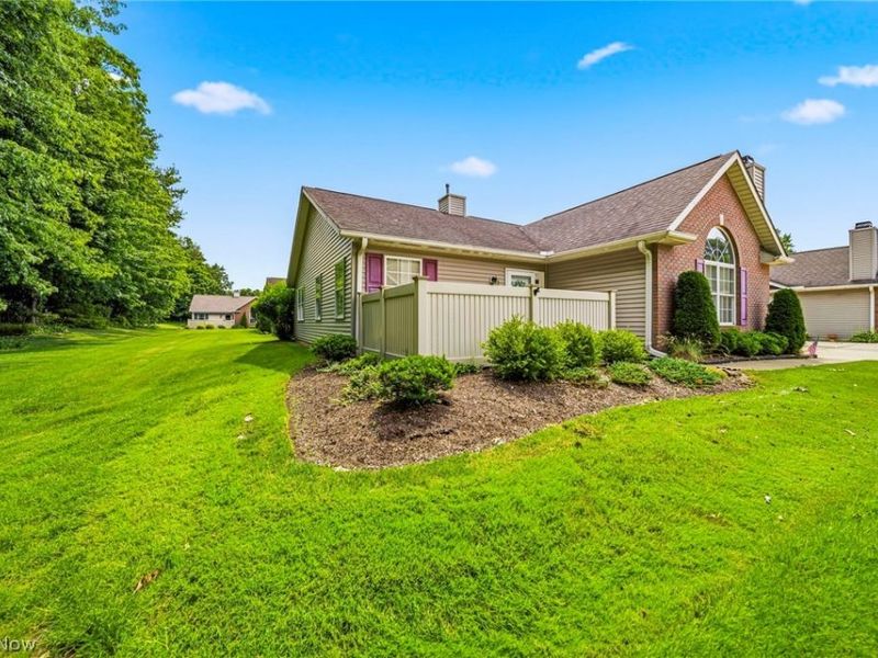 7576 Monterey Bay Drive, Unit 5, Mentor on the Lake, OH 44060 Photo 2