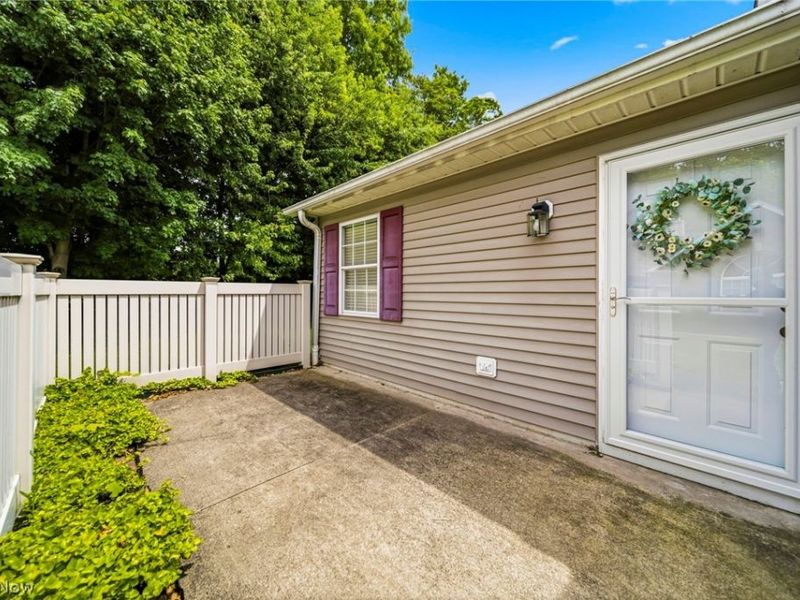 7576 Monterey Bay Drive, Unit 5, Mentor on the Lake, OH 44060 Photo 3