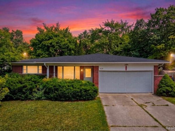 439 Windmill Point Drive, Flushing, Mi 48433