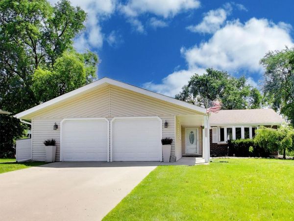 1113 W Weathersfield Way, Schaumburg, IL 60193